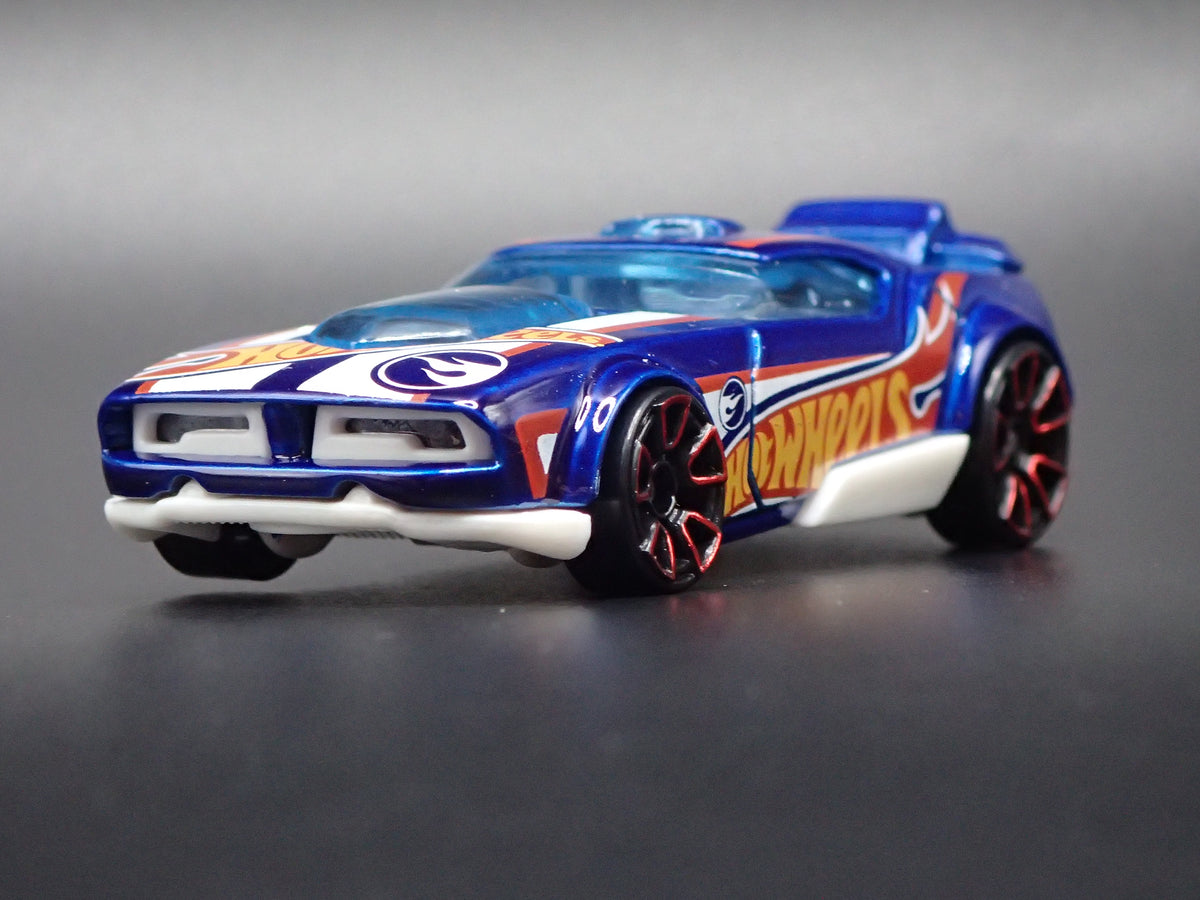 FAST FISH RACE CAR BLUE 1:64 SCALE COLLECTIBLE DIORAMA DIECAST MODEL CAR