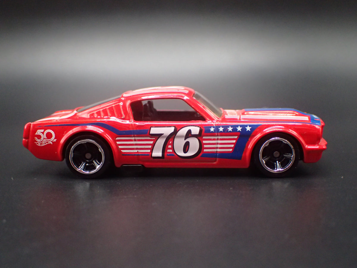 1965 65 FORD MUSTANG FASTBACK 2+2 RED 1:64 SCALE DIORAMA DIECAST MODEL CAR