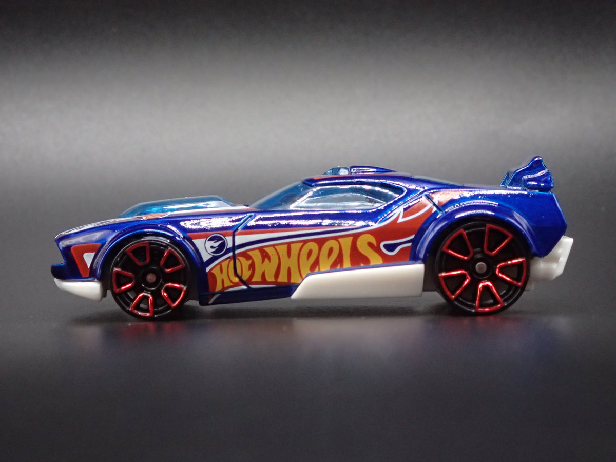 FAST FISH RACE CAR BLUE 1:64 SCALE COLLECTIBLE DIORAMA DIECAST MODEL CAR