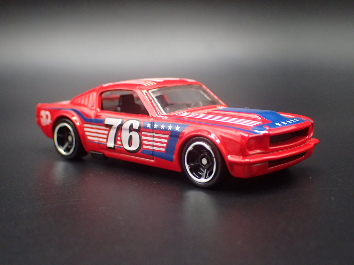 1965 65 FORD MUSTANG FASTBACK 2+2 RED 1:64 SCALE DIORAMA DIECAST MODEL CAR