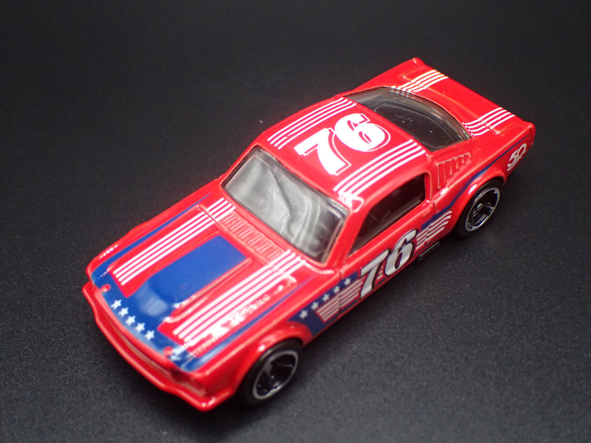 1965 65 FORD MUSTANG FASTBACK 2+2 RED 1:64 SCALE DIORAMA DIECAST MODEL CAR