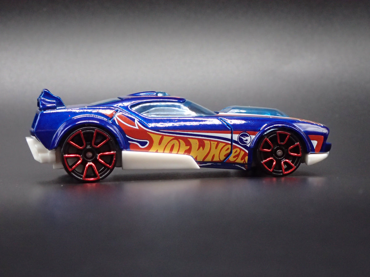 FAST FISH RACE CAR BLUE 1:64 SCALE COLLECTIBLE DIORAMA DIECAST MODEL CAR