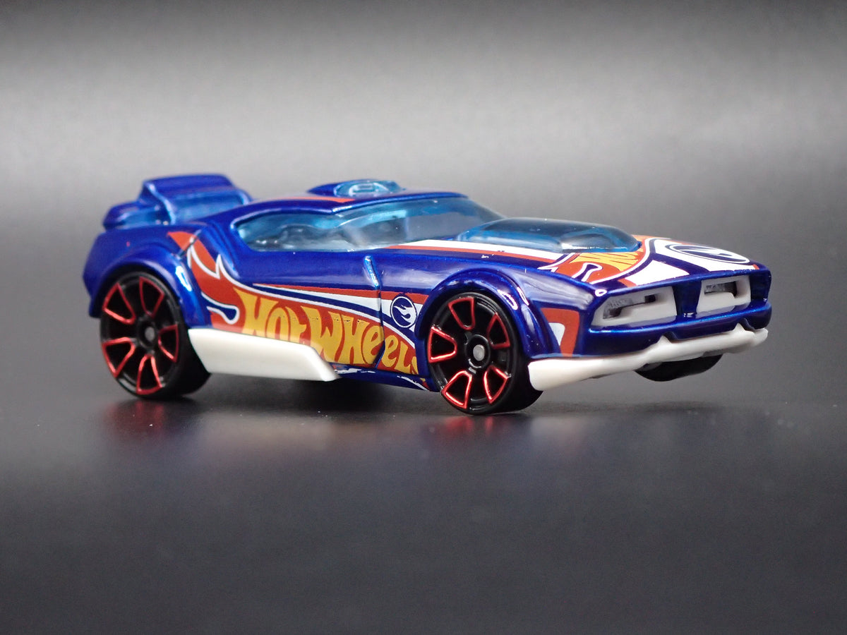 FAST FISH RACE CAR BLUE 1:64 SCALE COLLECTIBLE DIORAMA DIECAST MODEL CAR