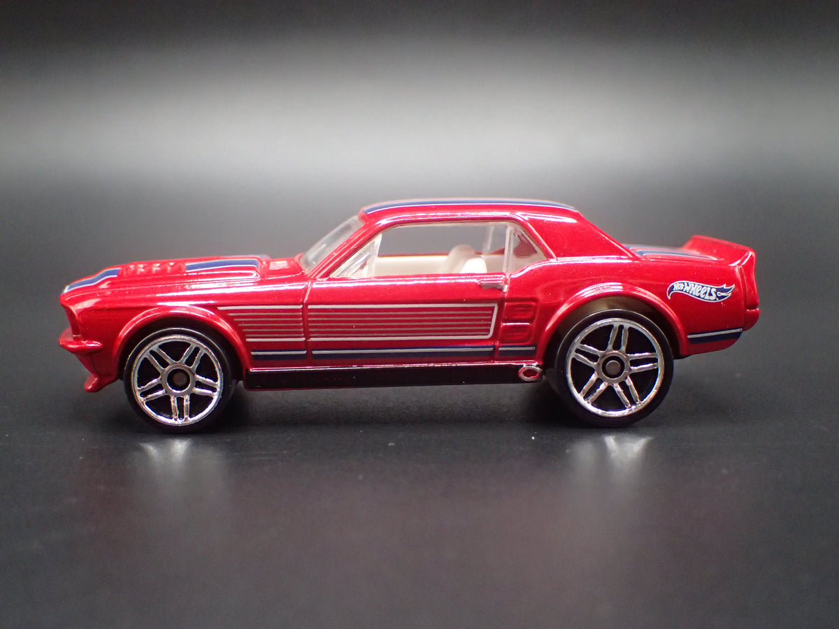 1967 67 FORD MUSTANG COUPE RED 1:64 SCALE COLLECTIBLE DIORAMA DIECAST MODEL CAR