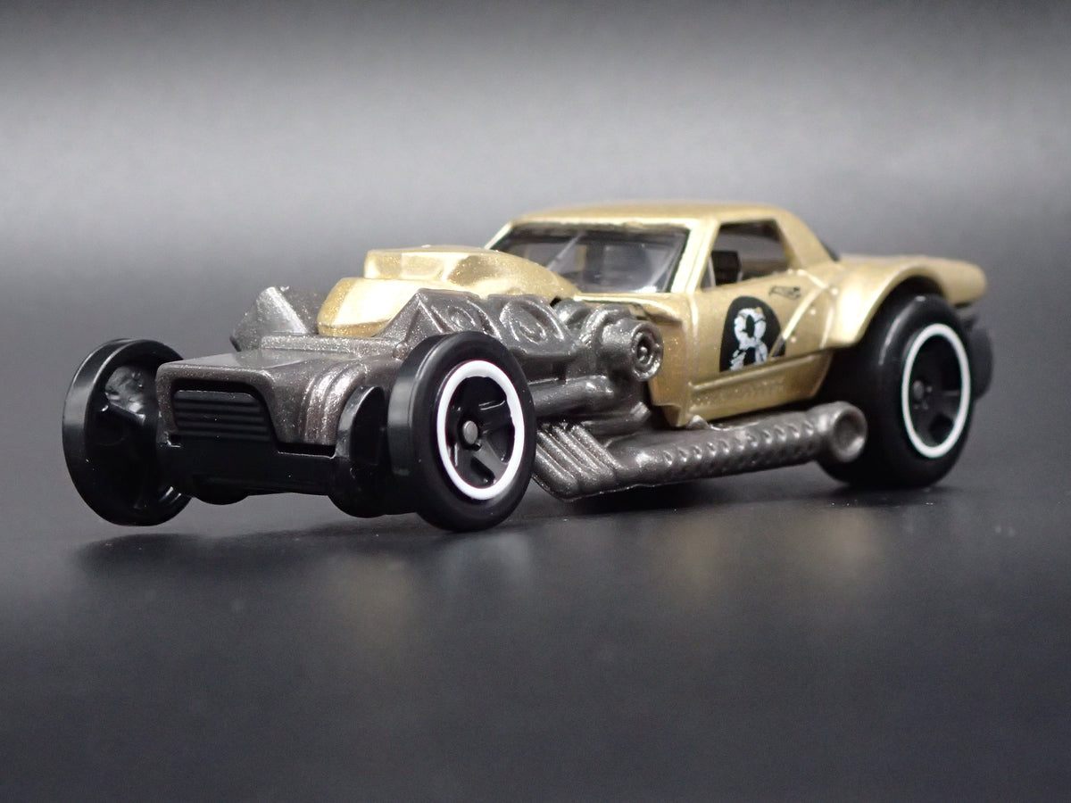 HOTO ROTO RACE CAR GOLD 1:64 SCALE COLLECTIBLE DIORAMA DIECAST MODEL CAR