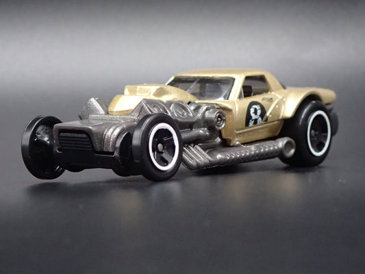 HOTO ROTO RACE CAR GOLD 1:64 SCALE COLLECTIBLE DIORAMA DIECAST MODEL CAR
