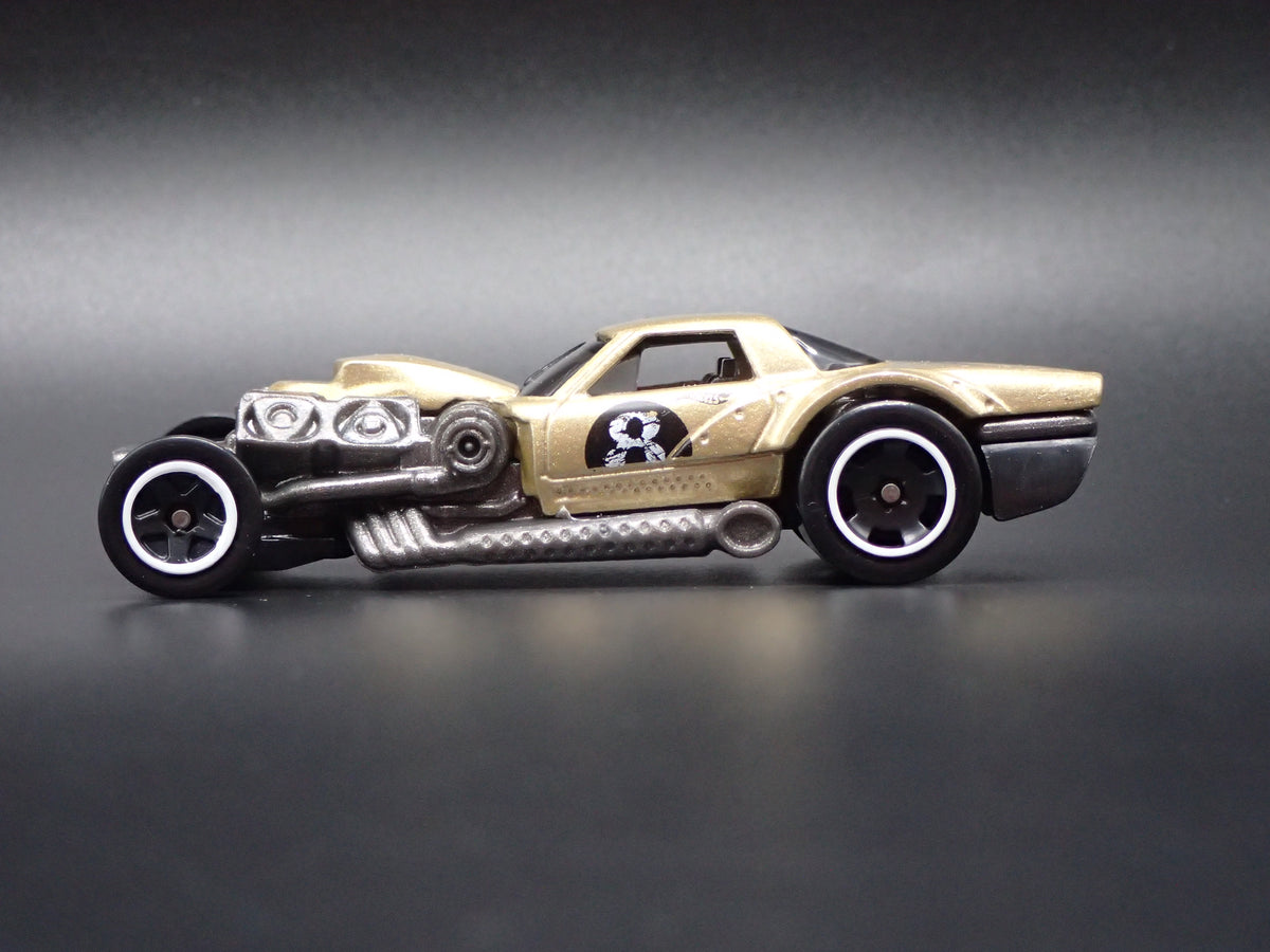 HOTO ROTO RACE CAR GOLD 1:64 SCALE COLLECTIBLE DIORAMA DIECAST MODEL CAR