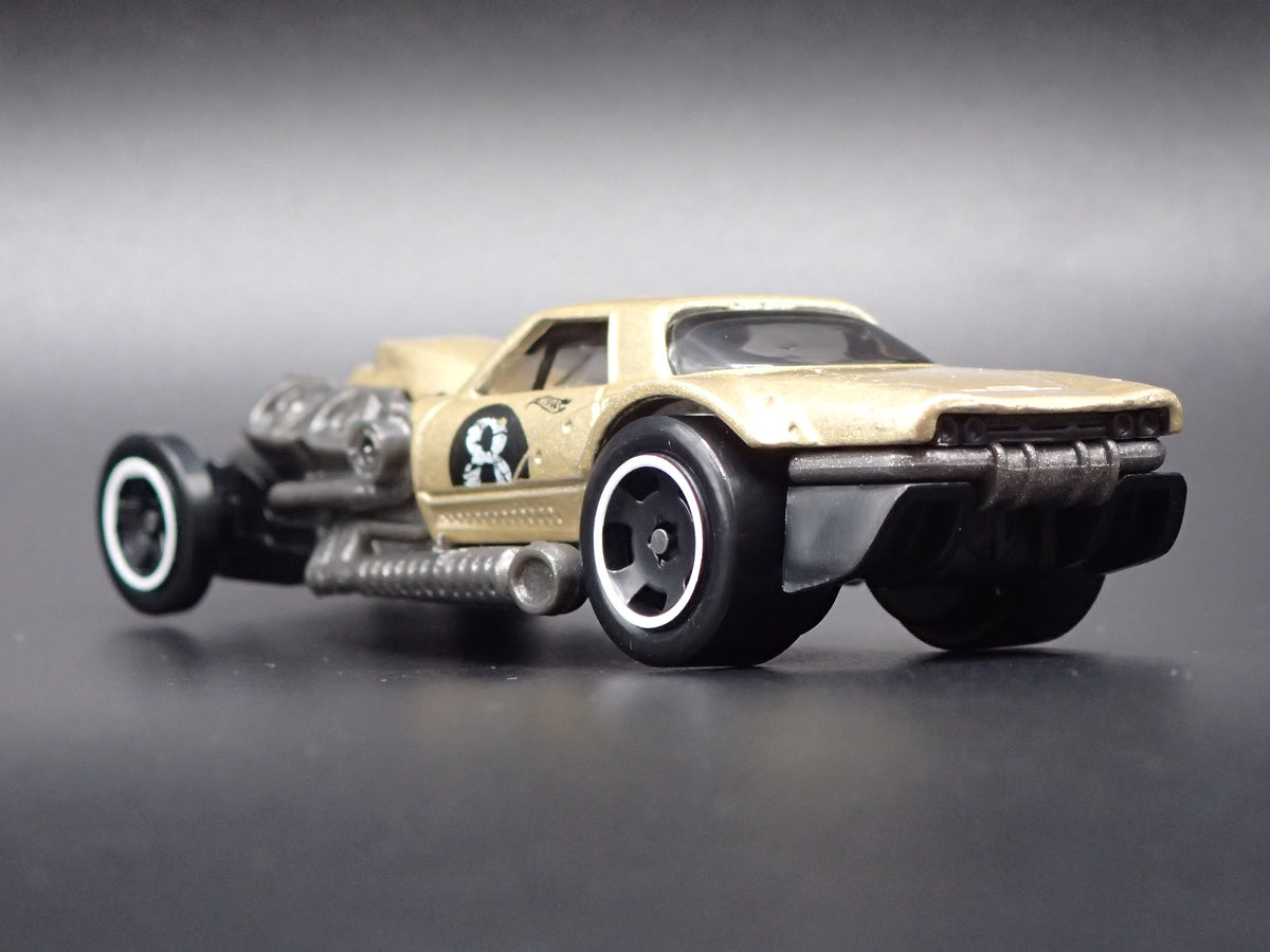 HOTO ROTO RACE CAR GOLD 1:64 SCALE COLLECTIBLE DIORAMA DIECAST MODEL CAR