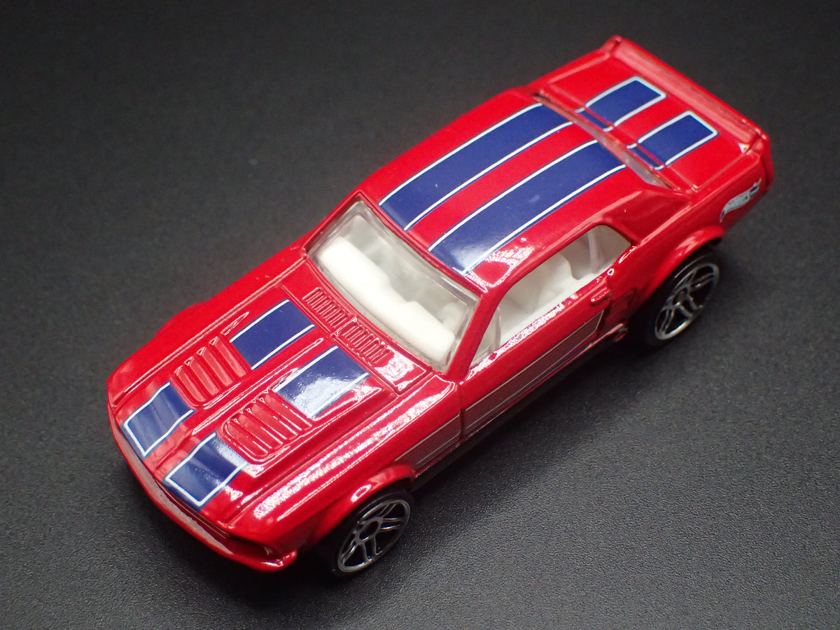1967 67 FORD MUSTANG COUPE RED 1:64 SCALE COLLECTIBLE DIORAMA DIECAST MODEL CAR
