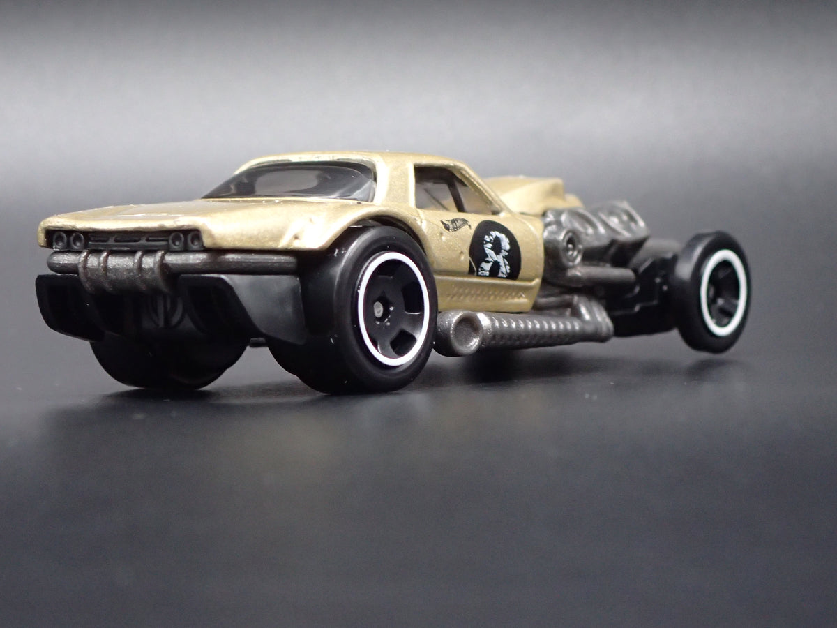 HOTO ROTO RACE CAR GOLD 1:64 SCALE COLLECTIBLE DIORAMA DIECAST MODEL CAR