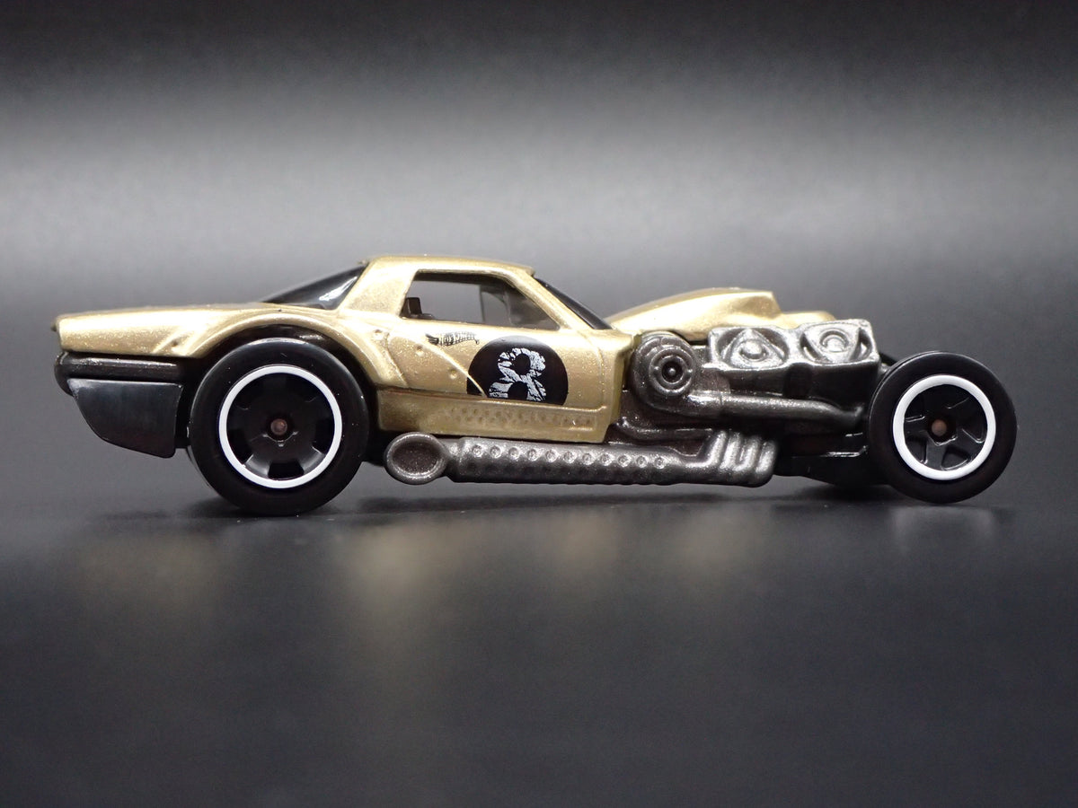 HOTO ROTO RACE CAR GOLD 1:64 SCALE COLLECTIBLE DIORAMA DIECAST MODEL CAR