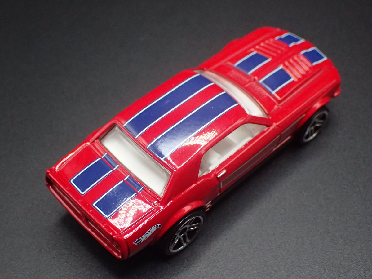 1967 67 FORD MUSTANG COUPE RED 1:64 SCALE COLLECTIBLE DIORAMA DIECAST MODEL CAR