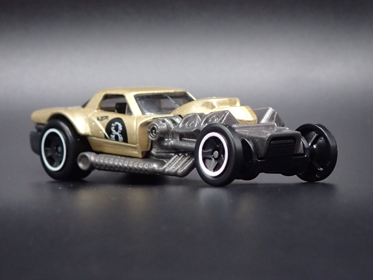 HOTO ROTO RACE CAR GOLD 1:64 SCALE COLLECTIBLE DIORAMA DIECAST MODEL CAR