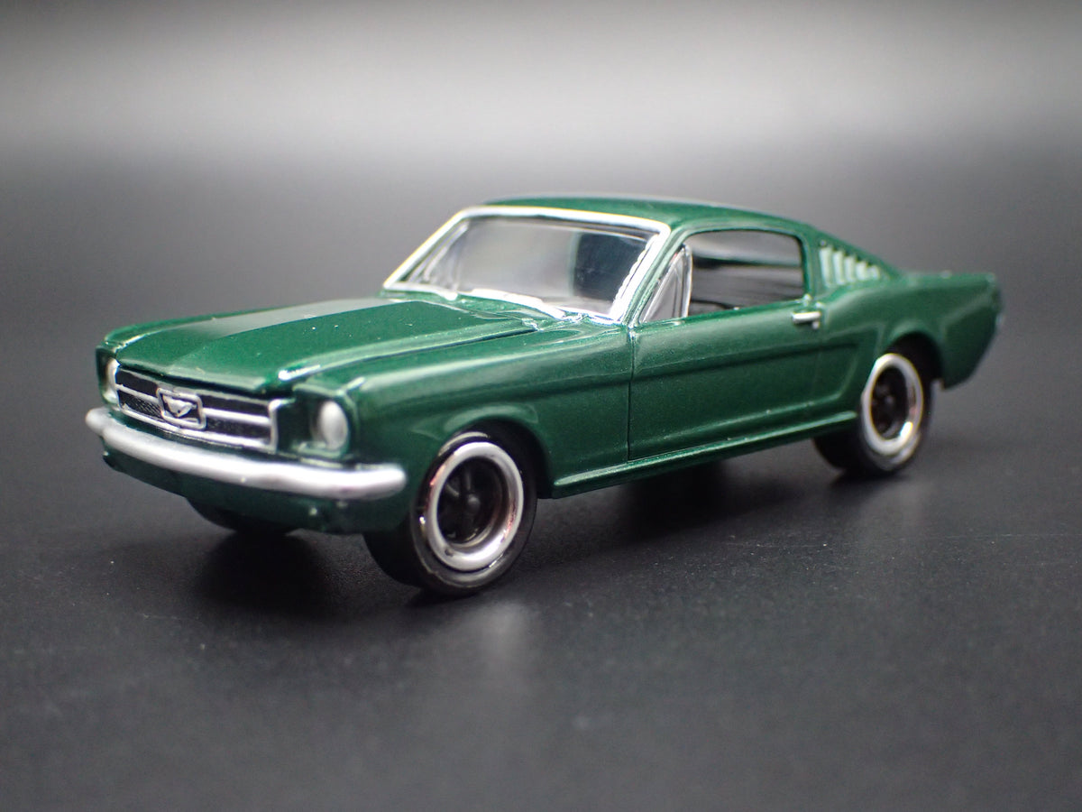 1965 65 FORD MUSTANG FASTBACK GREEN 1:64 SCALE COLLECTIBLE DIECAST MODEL CAR