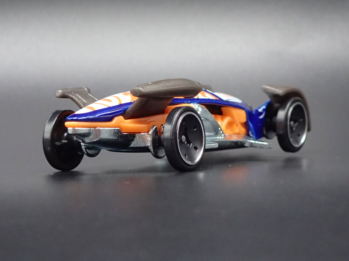 SALT STREAKER RACE CAR BLUE 1:64 SCALE COLLECTIBLE DIORAMA DIECAST MODEL CAR