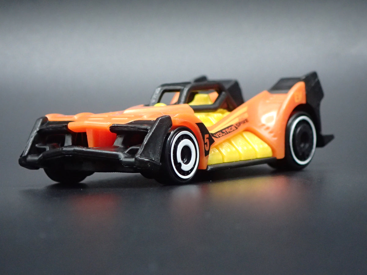 VOLTAGE SPIKE RACE CAR ORANGE 1:64 SCALE COLLECTIBLE DIORAMA DIECAST MODEL CAR