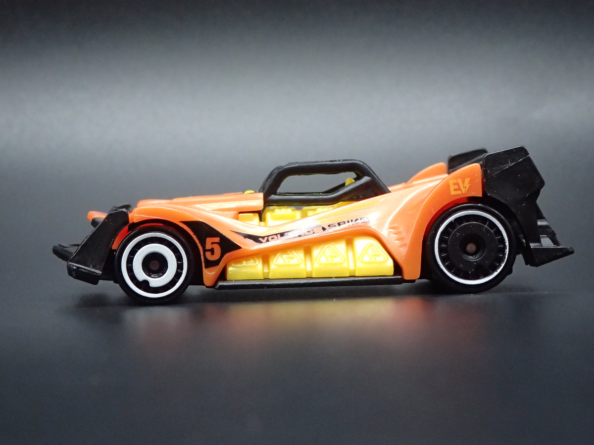 VOLTAGE SPIKE RACE CAR ORANGE 1:64 SCALE COLLECTIBLE DIORAMA DIECAST MODEL CAR