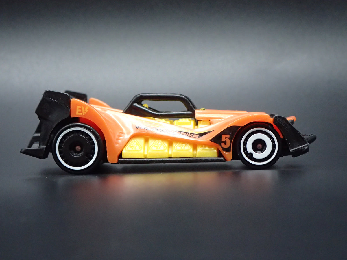 VOLTAGE SPIKE RACE CAR ORANGE 1:64 SCALE COLLECTIBLE DIORAMA DIECAST MODEL CAR