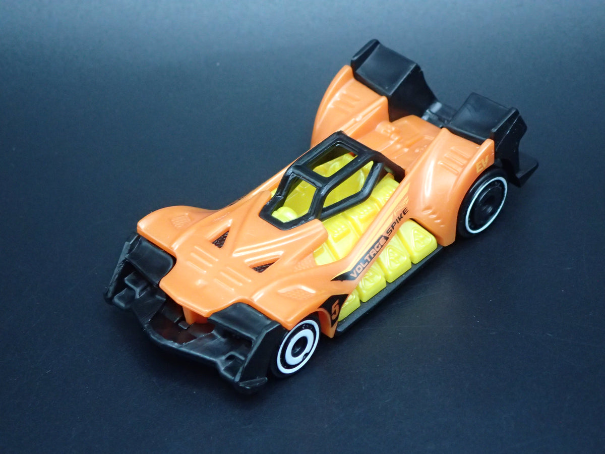 VOLTAGE SPIKE RACE CAR ORANGE 1:64 SCALE COLLECTIBLE DIORAMA DIECAST MODEL CAR