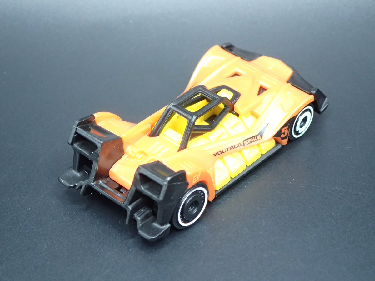 VOLTAGE SPIKE RACE CAR ORANGE 1:64 SCALE COLLECTIBLE DIORAMA DIECAST MODEL CAR