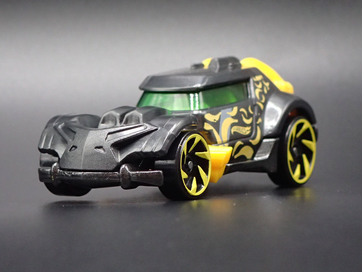 GO REALLA FAST RACE CAR BLACK 1:64 SCALE COLLECTIBLE DIORAMA DIECAST MODEL CAR