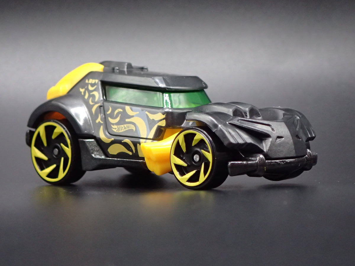 GO REALLA FAST RACE CAR BLACK 1:64 SCALE COLLECTIBLE DIORAMA DIECAST MODEL CAR