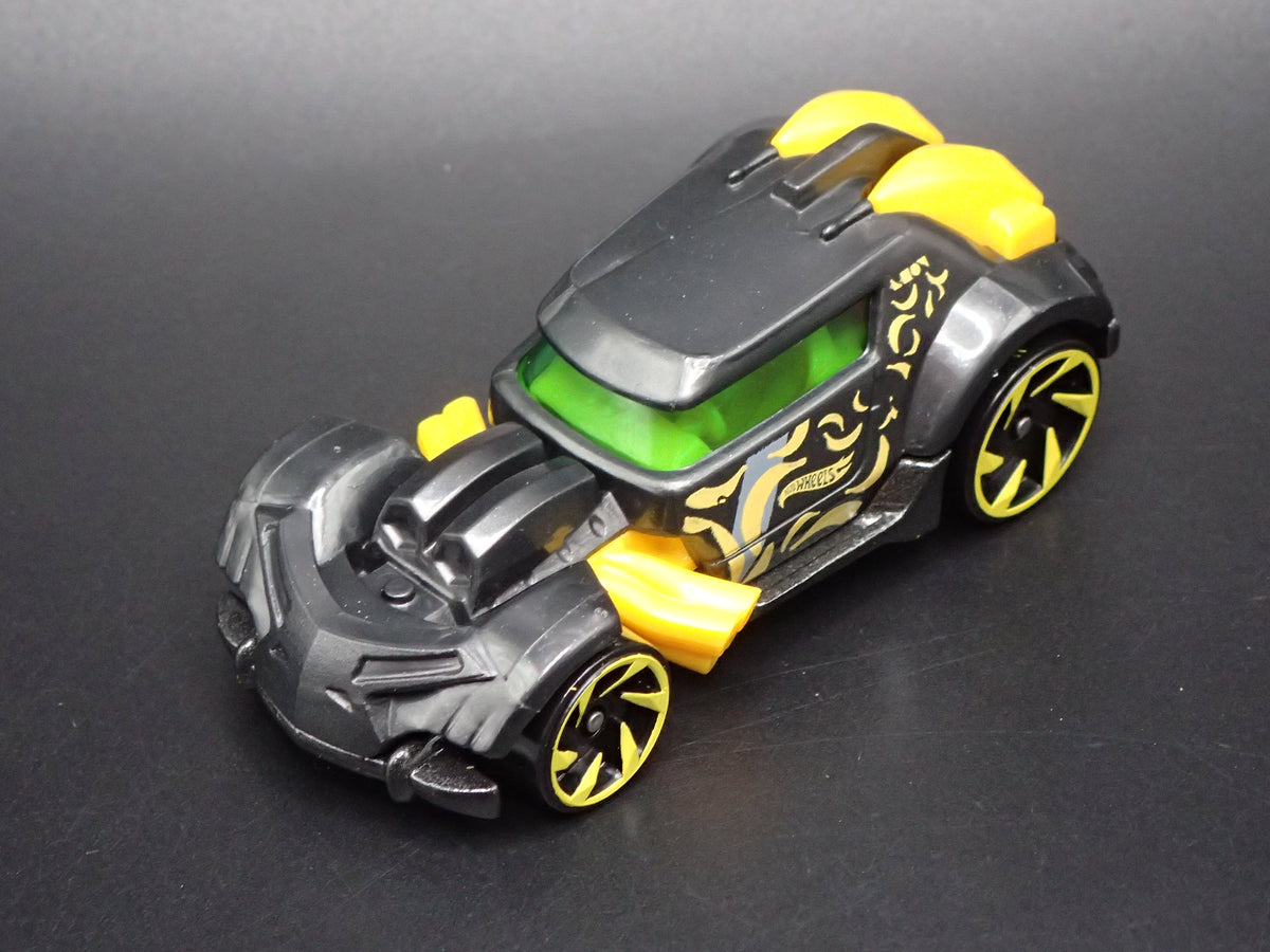 GO REALLA FAST RACE CAR BLACK 1:64 SCALE COLLECTIBLE DIORAMA DIECAST MODEL CAR