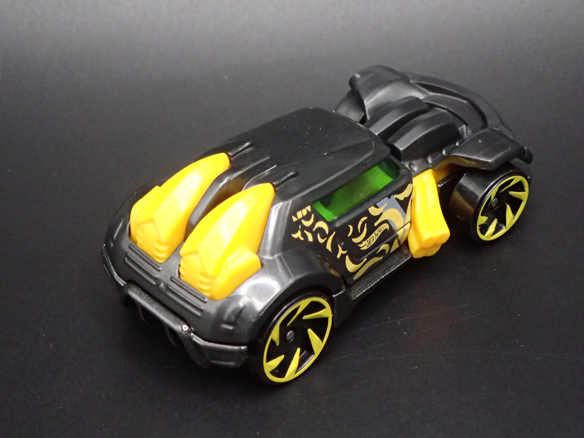 GO REALLA FAST RACE CAR BLACK 1:64 SCALE COLLECTIBLE DIORAMA DIECAST MODEL CAR
