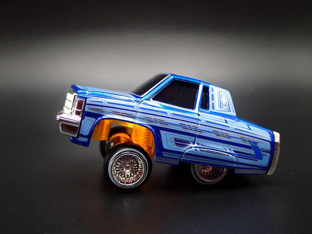1985 85 CADILLAC FLEETWOOD COUPE CAR TUNED LOWRIDER BLUE 1:64 SCALE DIECAST MODEL CAR