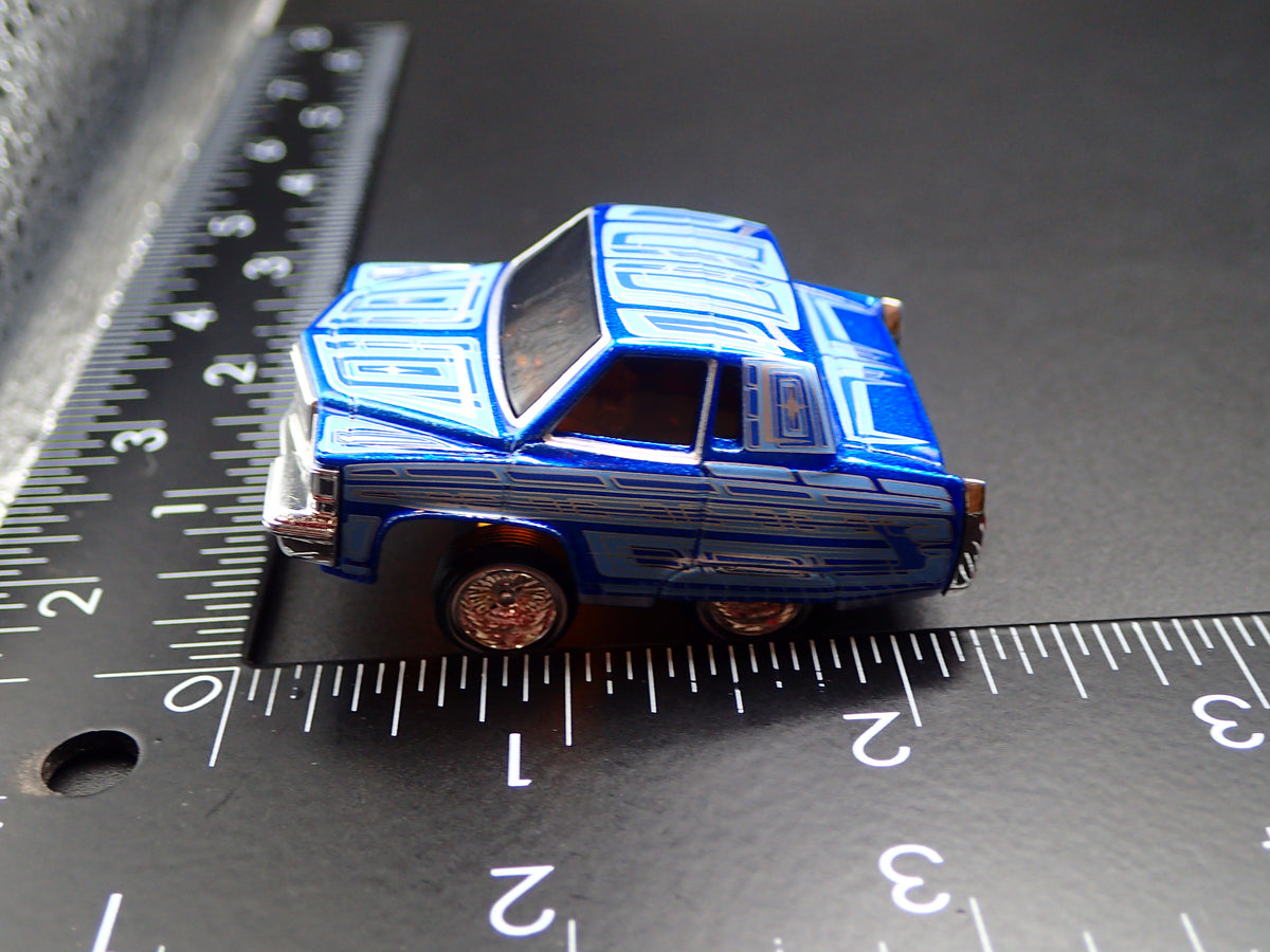 1985 85 CADILLAC FLEETWOOD COUPE CAR TUNED LOWRIDER BLUE 1:64 SCALE DIECAST MODEL CAR