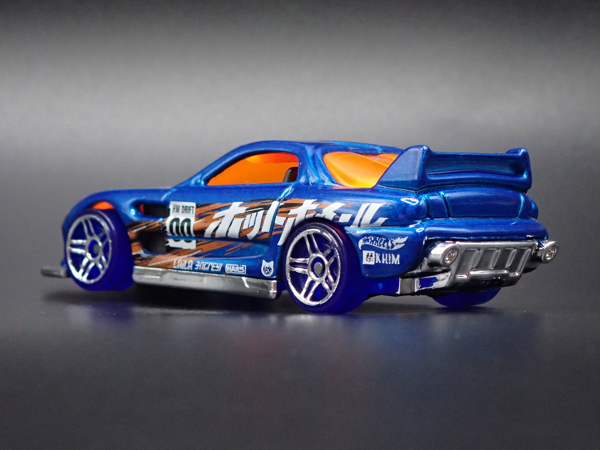 24/SEVEN FAST RACE CAR BLUE 1:64 SCALE COLLECTIBLE DIORAMA DIECAST MODEL CAR