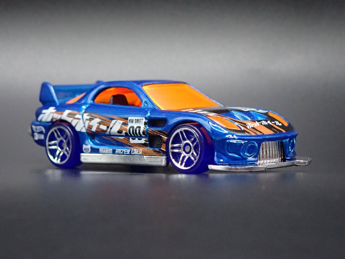 24/SEVEN FAST RACE CAR BLUE 1:64 SCALE COLLECTIBLE DIORAMA DIECAST MODEL CAR