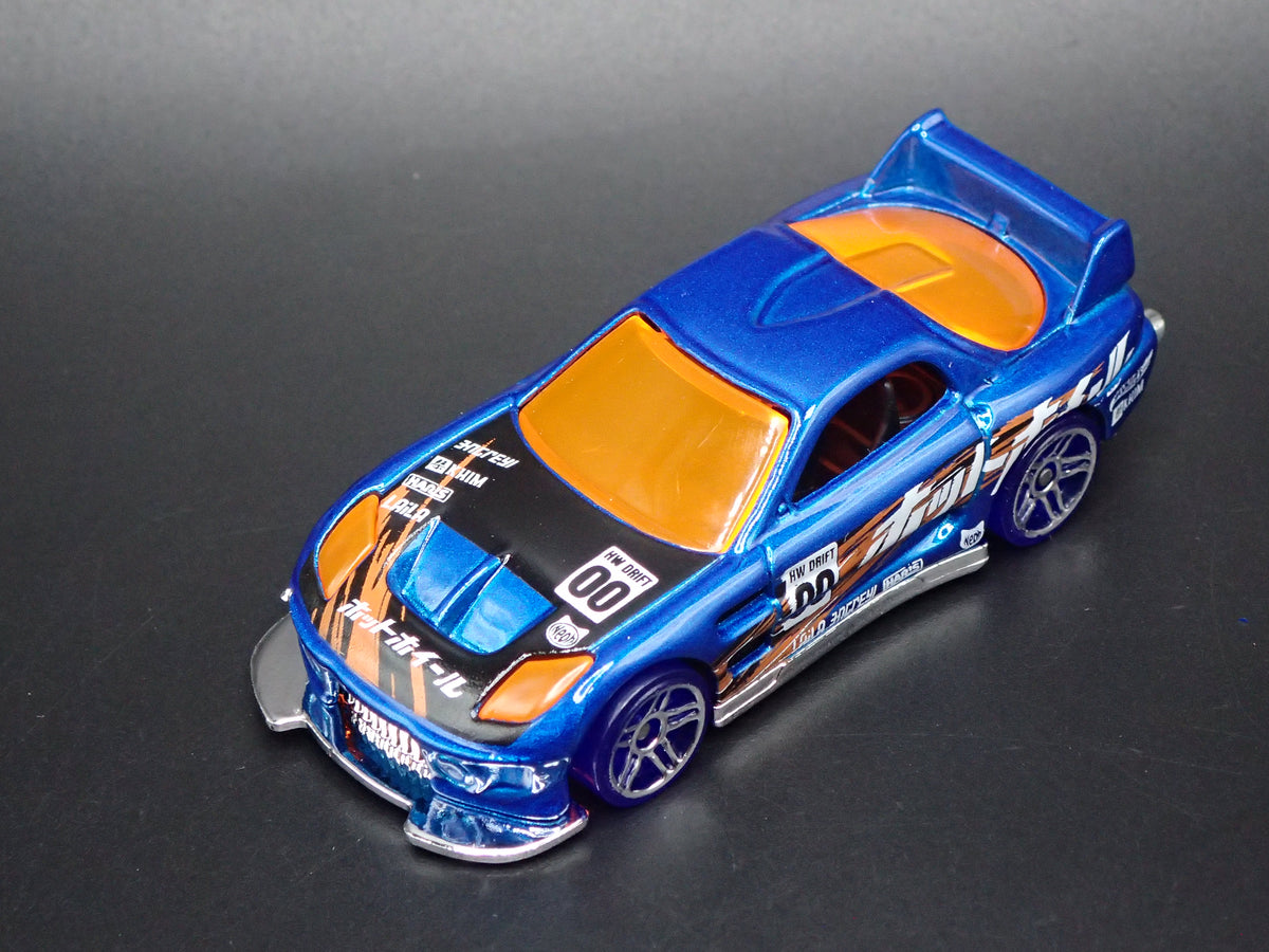 24/SEVEN FAST RACE CAR BLUE 1:64 SCALE COLLECTIBLE DIORAMA DIECAST MODEL CAR