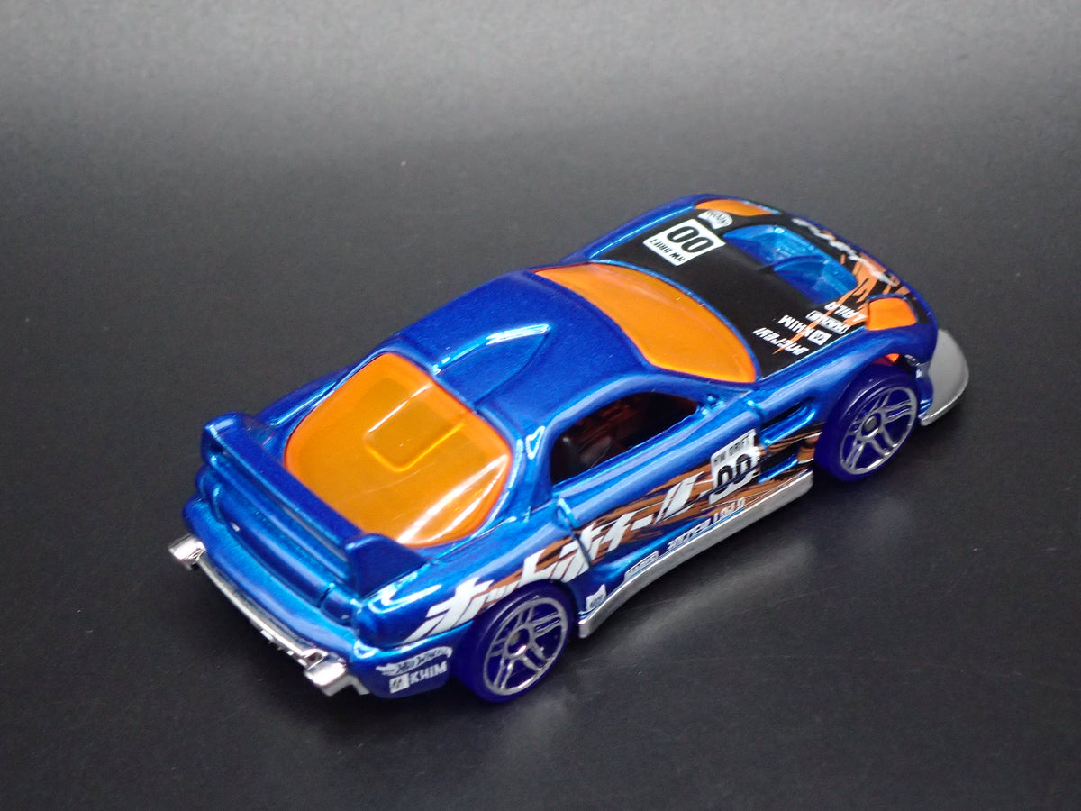 24/SEVEN FAST RACE CAR BLUE 1:64 SCALE COLLECTIBLE DIORAMA DIECAST MODEL CAR