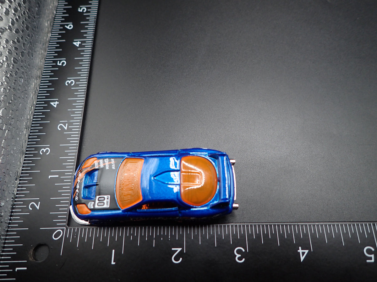24/SEVEN FAST RACE CAR BLUE 1:64 SCALE COLLECTIBLE DIORAMA DIECAST MODEL CAR