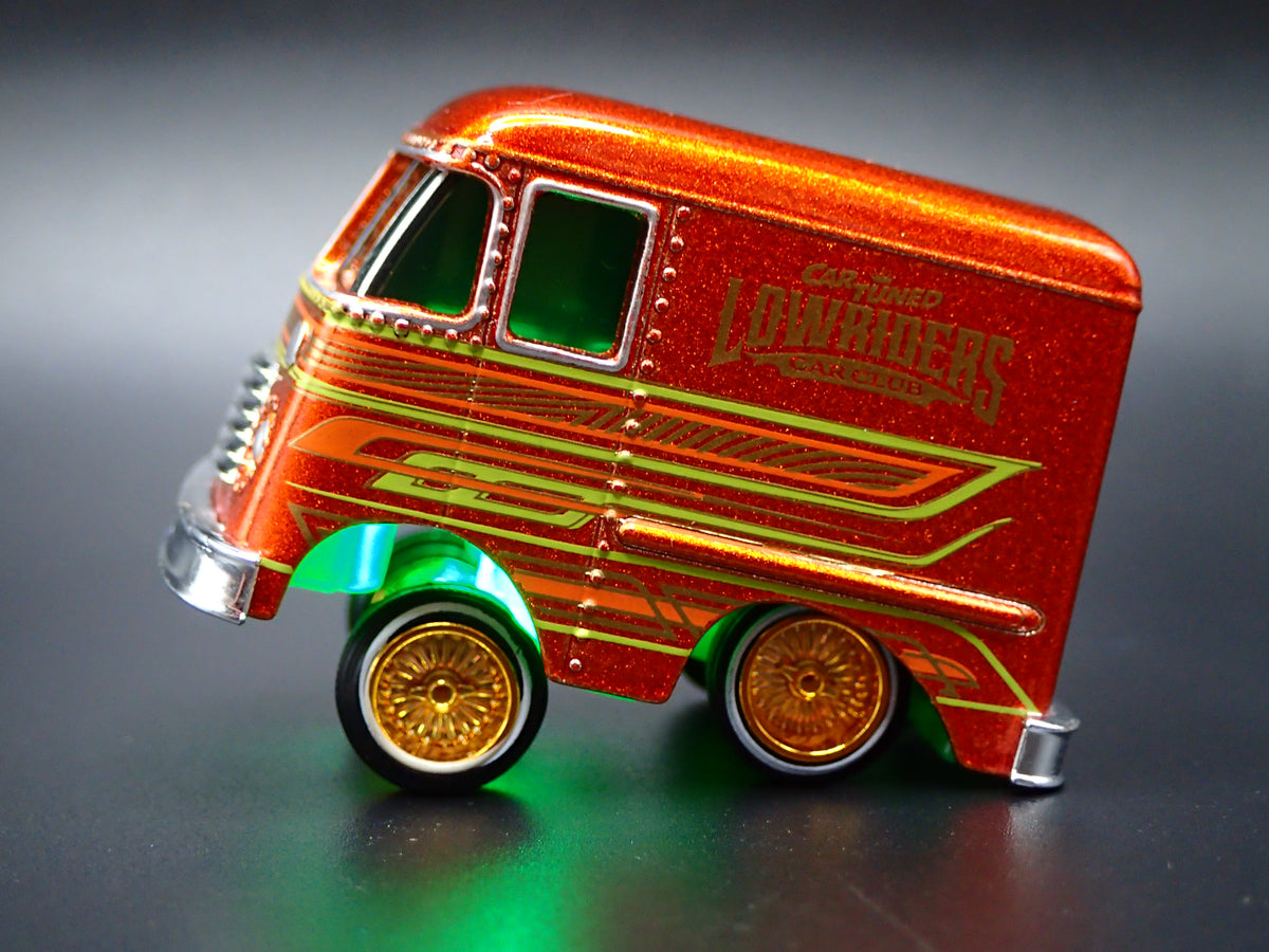 1954 54 GRUMMAN STEP VAN CAR TUNED LOWRIDER 1/64 SCALE DIORAMA DIECAST MODEL CAR