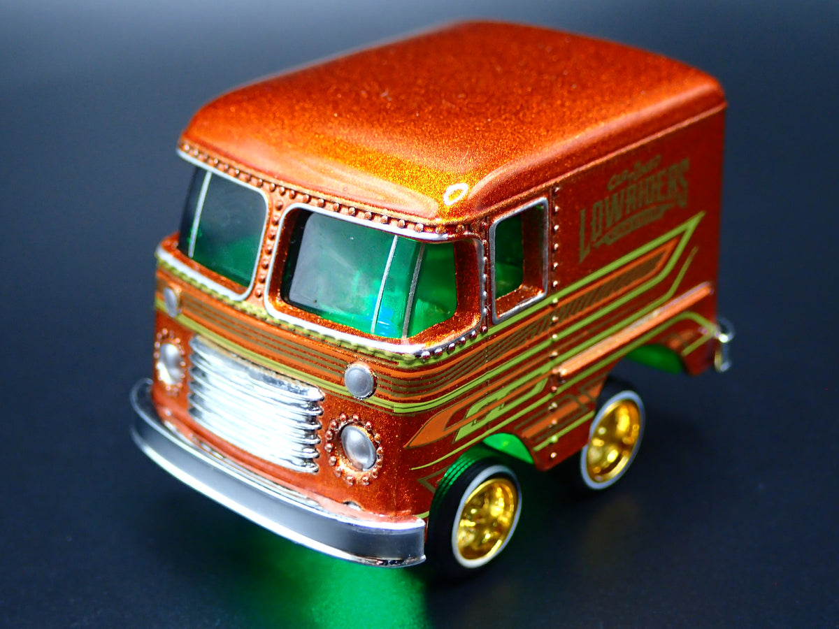 1954 54 GRUMMAN STEP VAN CAR TUNED LOWRIDER 1/64 SCALE DIORAMA DIECAST MODEL CAR
