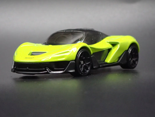 2025 25 MCLAREN W1 SUPER CAR GREEN 1:64 SCALE DIORAMA DIECAST MODEL CAR