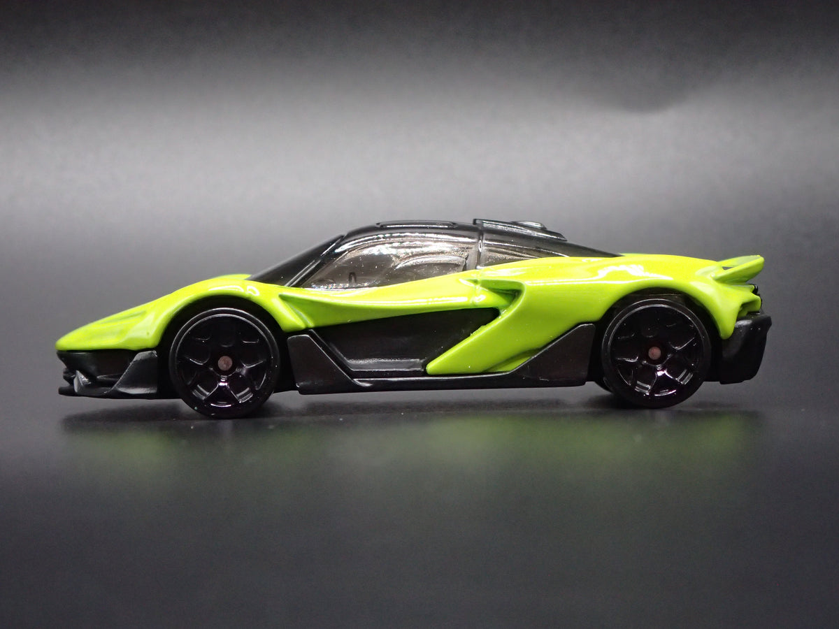 2025 25 MCLAREN W1 SUPER CAR GREEN 1:64 SCALE DIORAMA DIECAST MODEL CAR