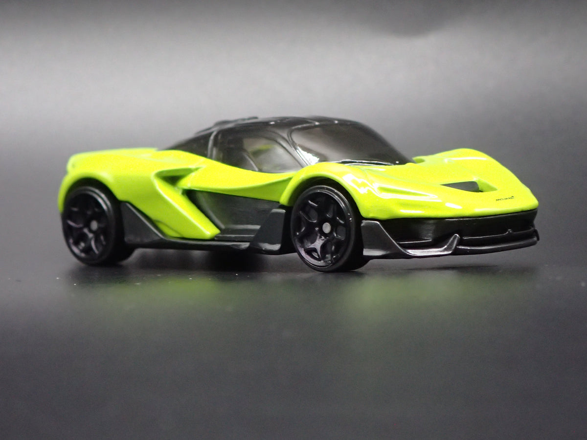 2025 25 MCLAREN W1 SUPER CAR GREEN 1:64 SCALE DIORAMA DIECAST MODEL CAR