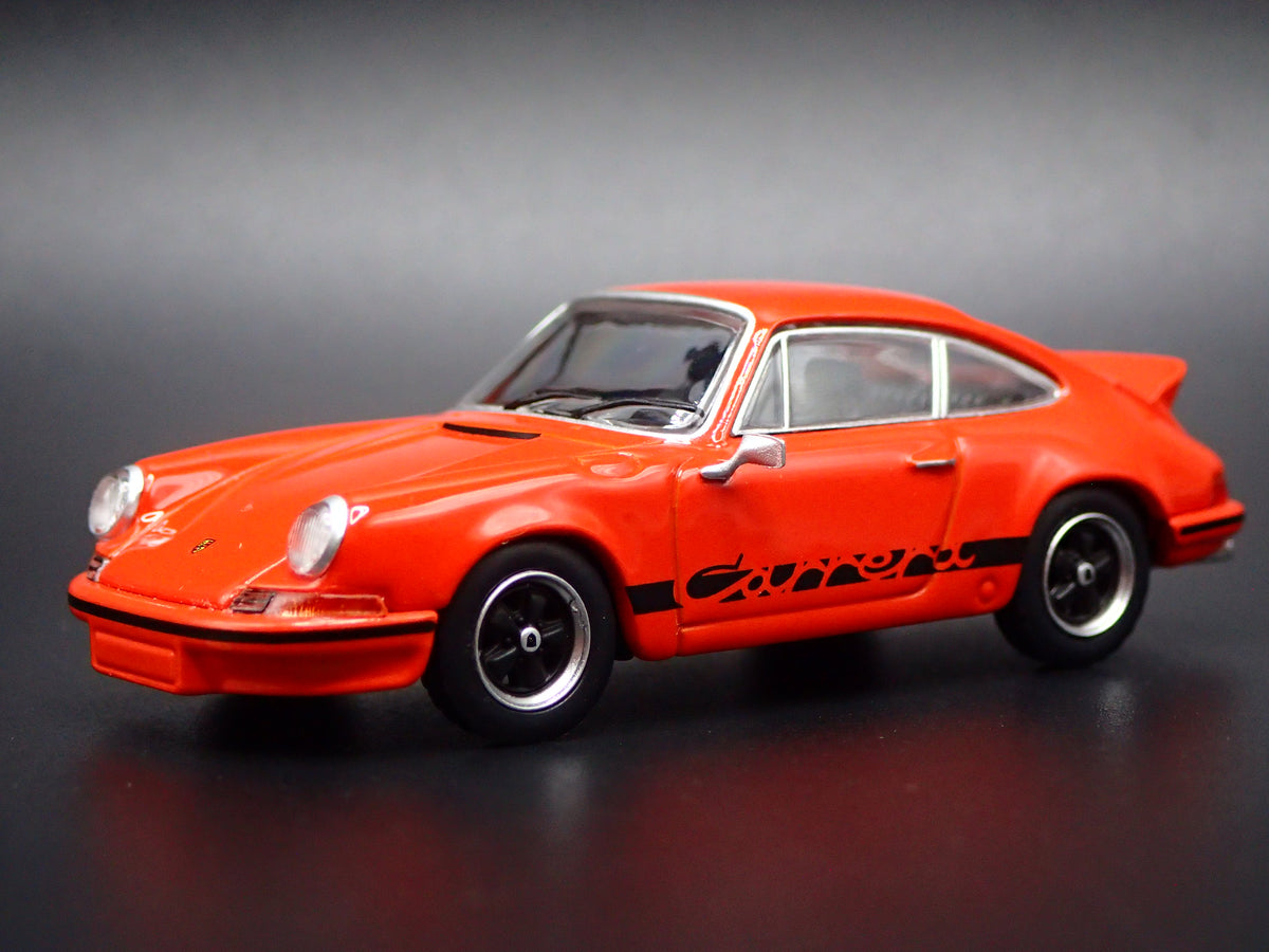 1973-1977 PORSCHE 911 CARRERA RS 2.7 ORANGE 1:64 SCALE DIORAMA DIECAST MODEL CAR