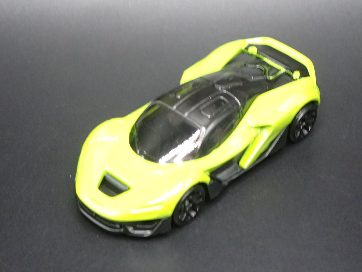 2025 25 MCLAREN W1 SUPER CAR GREEN 1:64 SCALE DIORAMA DIECAST MODEL CAR