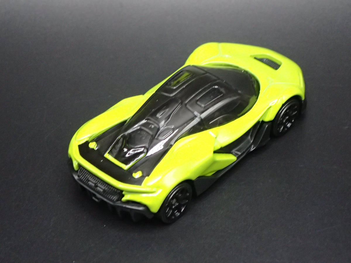 2025 25 MCLAREN W1 SUPER CAR GREEN 1:64 SCALE DIORAMA DIECAST MODEL CAR