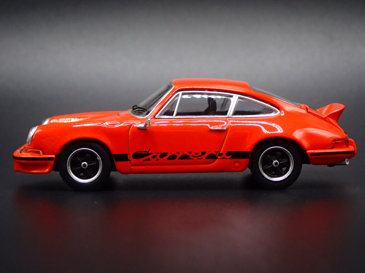 1973-1977 PORSCHE 911 CARRERA RS 2.7 ORANGE 1:64 SCALE DIORAMA DIECAST MODEL CAR