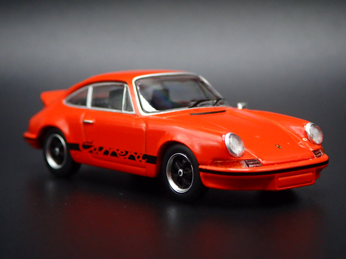 1973-1977 PORSCHE 911 CARRERA RS 2.7 ORANGE 1:64 SCALE DIORAMA DIECAST MODEL CAR