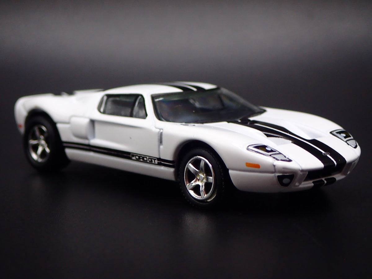 2005 2006 FORD GT WHITE 1:64 SCALE COLLECTIBLE DIORAMA DIECAST MODEL CAR