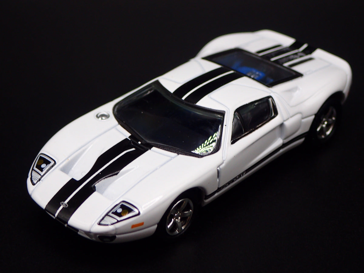 2005 2006 FORD GT WHITE 1:64 SCALE COLLECTIBLE DIORAMA DIECAST MODEL CAR