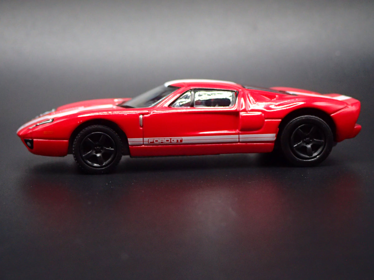 2005 2006 FORD GT RED 1:64 SCALE COLLECTIBLE DIORAMA DIECAST MODEL CAR