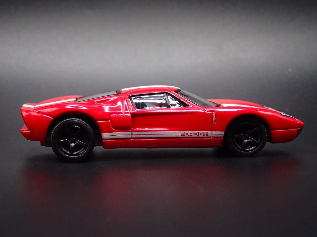 2005 2006 FORD GT RED 1:64 SCALE COLLECTIBLE DIORAMA DIECAST MODEL CAR