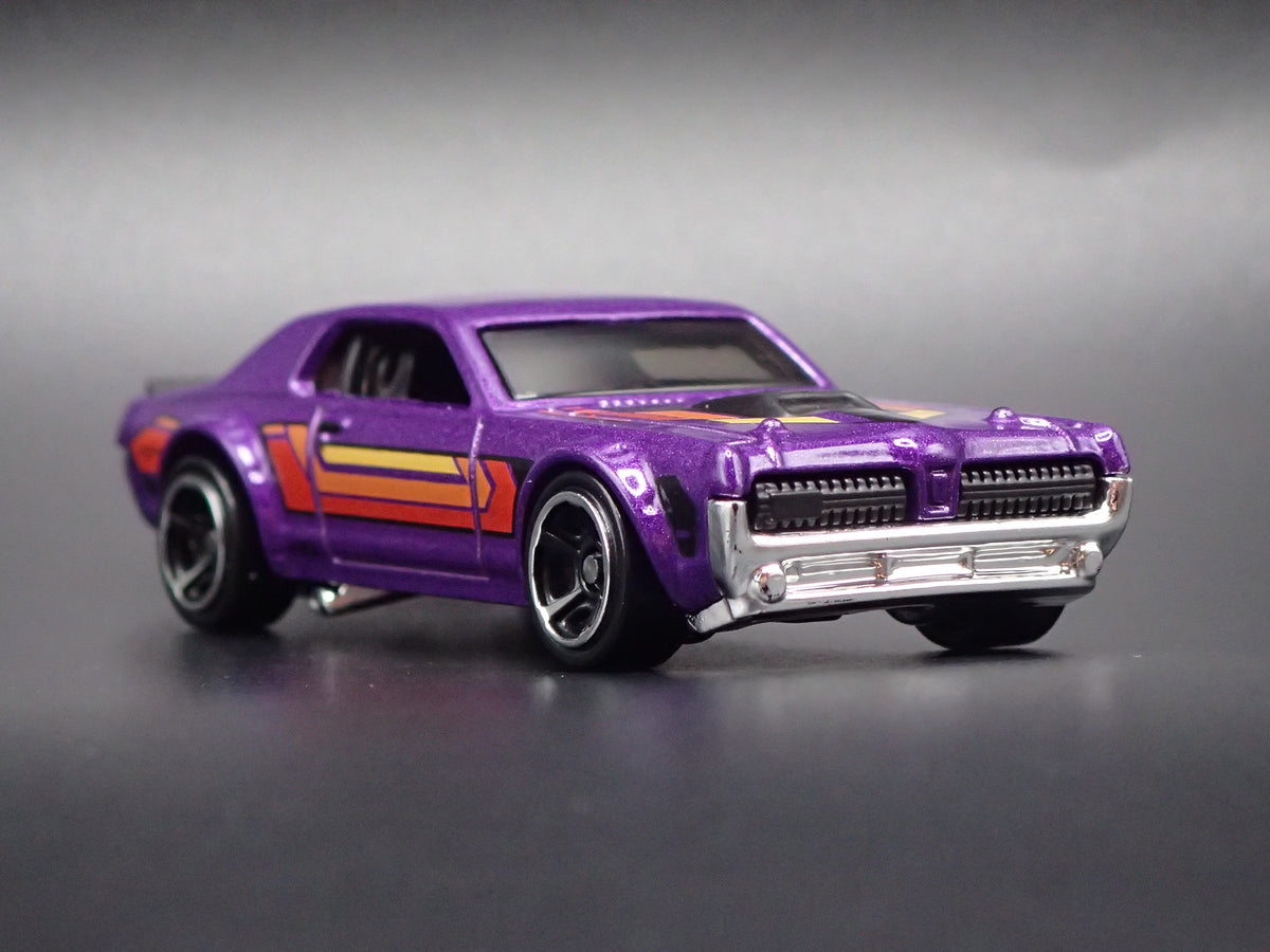 1968 68 MERCURY COUGAR PURPLE 1/64 SCALE COLLECTIBLE DIORAMA DIECAST MODEL CAR
